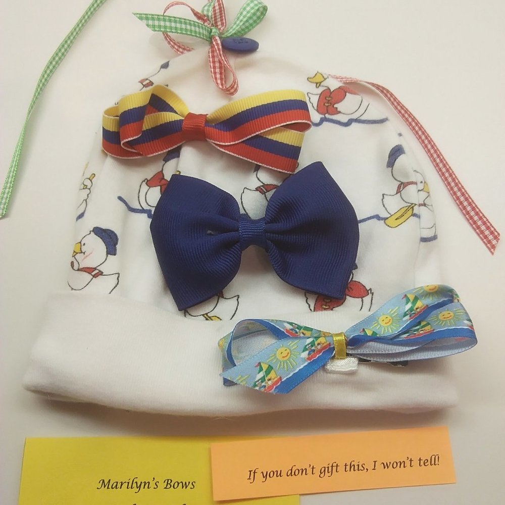 Knitted Cap with 3 Interchangeable Bows